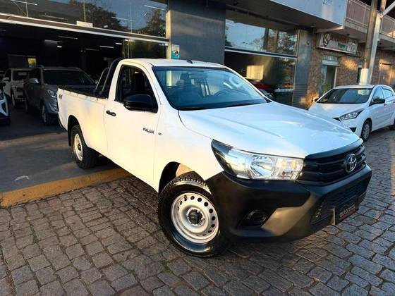 TOYOTA HILUX 2.8 D-4D TURBO DIESEL CS 4X4 MANUAL