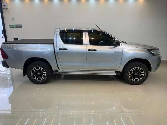 TOYOTA-HILUX-2019