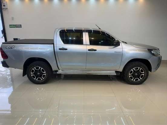 TOYOTA-HILUX-2.8 SR 4X4 CD 16V DIESEL 4P AUTOMÁTICO TOYOTA-HILUX-2019