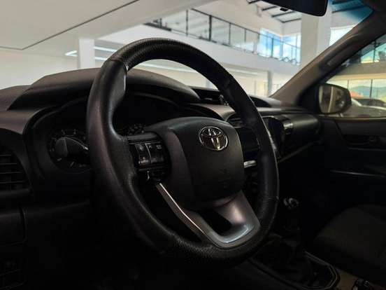TOYOTA-HILUX-2.8 SR 4X4 CD 16V DIESEL 4P AUTOMÁTICO TOYOTA-HILUX-2019