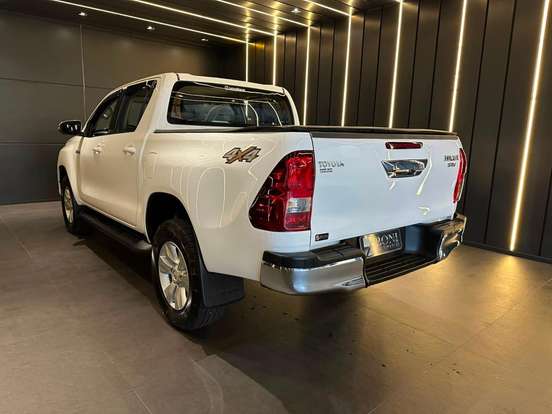 TOYOTA-HILUX-2017