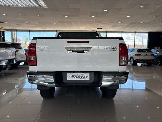 TOYOTA-HILUX-2019