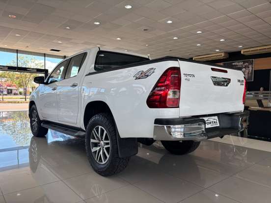 TOYOTA-HILUX-2019