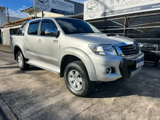TOYOTA-HILUX-2014