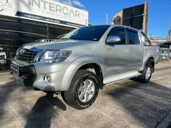 TOYOTA-HILUX-2014