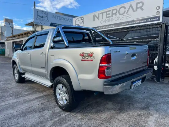 TOYOTA-HILUX-2014