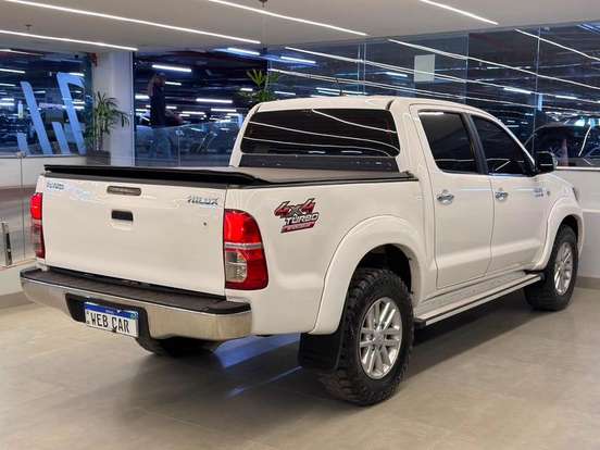 TOYOTA-HILUX-3.0 SR 4X4 CD 16V TURBO INTERCOOLER DIESEL 4P AUTOMÁTICO TOYOTA-HILUX-2014