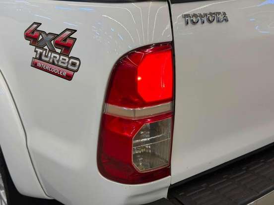TOYOTA-HILUX-3.0 SR 4X4 CD 16V TURBO INTERCOOLER DIESEL 4P AUTOMÁTICO TOYOTA-HILUX-2014