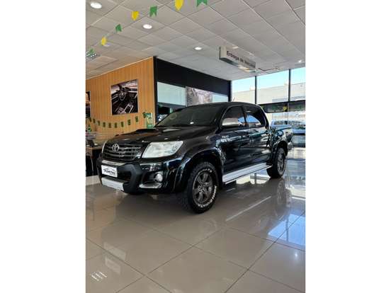 TOYOTA-HILUX-2014