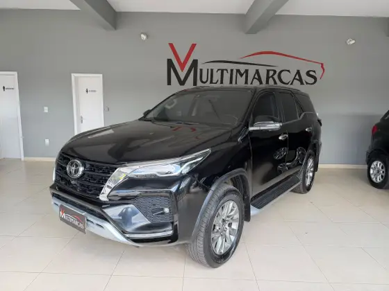 TOYOTA HILUX SW4 2.8 D-4D TURBO DIESEL SRX 7L 4X4 AUTOMÁTICO