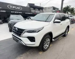 TOYOTA HILUX SW4 2.8 D-4D TURBO DIESEL SRX 7L 4X4 AUTOMÁTICO TOYOTA HILUX SW4 2.8 D-4D TURBO DIESEL SRX 7L 4X4 AUTOMÁTICO