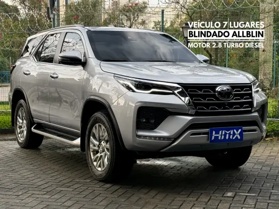 TOYOTA HILUX SW4 2.8 D-4D TURBO DIESEL SRX 7L 4X4 AUTOMÁTICO