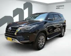 TOYOTA HILUX SW4 2.8 D-4D TURBO DIESEL SRX 7L 4X4 AUTOMÁTICO TOYOTA HILUX SW4 2.8 D-4D TURBO DIESEL SRX 7L 4X4 AUTOMÁTICO