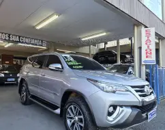 TOYOTA HILUX SW4 2.8 SRX 4X4 7 LUGARES 16V TURBO INTERCOOLER DIESEL 4P AUTOMÁTICO TOYOTA HILUX SW4 2.8 SRX 4X4 7 LUGARES 16V TURBO INTERCOOLER DIESEL 4P AUTOMÁTICO