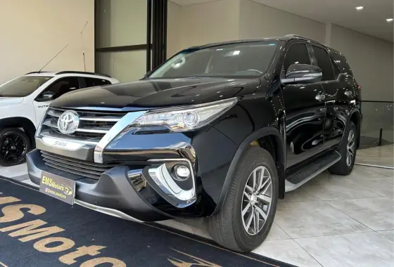 TOYOTA HILUX SW4 2.8 SRX 4X4 7 LUGARES 16V TURBO INTERCOOLER DIESEL 4P AUTOMÁTICO