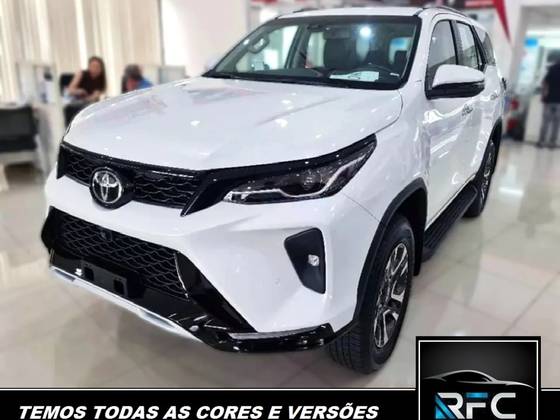 TOYOTA HILUX SW4 2.8 D-4D TURBO DIESEL DIAMOND 7L 4X4 AUTOMÁTICO