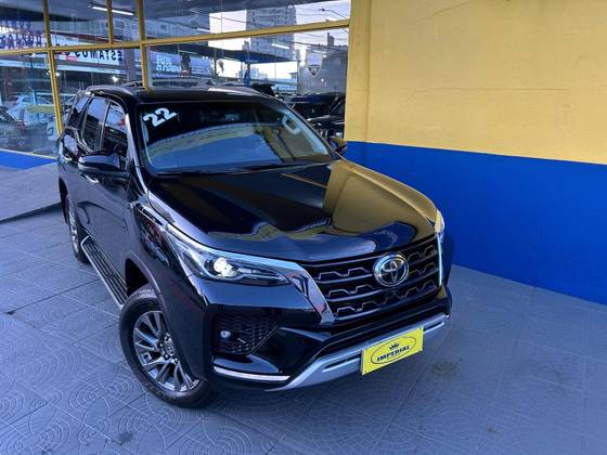 TOYOTA HILUX SW4 2.8 D-4D TURBO DIESEL SRX 4X4 AUTOMÁTICO