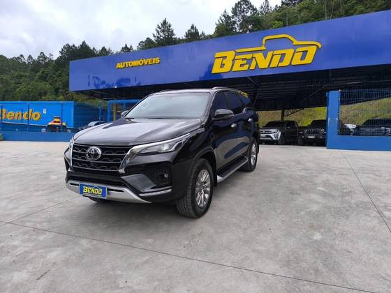 TOYOTA HILUX SW4 2.8 D-4D TURBO DIESEL SRX 7L 4X4 AUTOMÁTICO