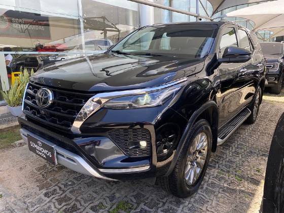 TOYOTA HILUX SW4 2.8 D-4D TURBO DIESEL SRX 7L 4X4 AUTOMÁTICO