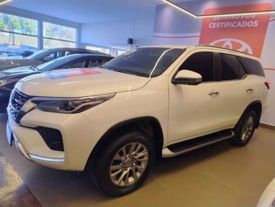 TOYOTA-HILUX SW4-2023