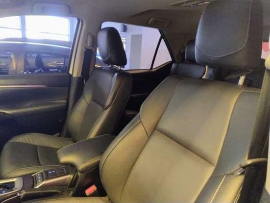 TOYOTA-HILUX SW4-2023