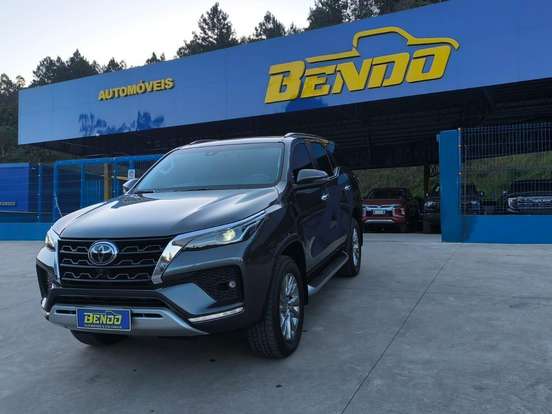 TOYOTA-HILUX SW4-2.8 D-4D TURBO DIESEL SRX 7L 4X4 AUTOMÁTICO TOYOTA-HILUX SW4-2023