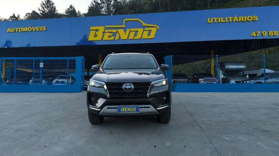 TOYOTA-HILUX SW4-2023