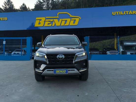 TOYOTA-HILUX SW4-2.8 D-4D TURBO DIESEL SRX 7L 4X4 AUTOMÁTICO TOYOTA-HILUX SW4-2023
