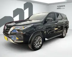 TOYOTA HILUX SW4 2.8 D-4D TURBO DIESEL SRX 7L 4X4 AUTOMÁTICO TOYOTA HILUX SW4 2.8 D-4D TURBO DIESEL SRX 7L 4X4 AUTOMÁTICO