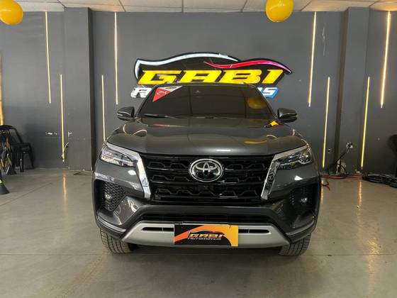 TOYOTA HILUX SW4 2.8 D-4D TURBO DIESEL SRX 7L 4X4 AUTOMÁTICO