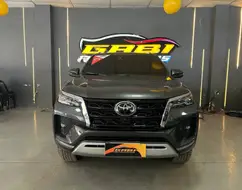 TOYOTA HILUX SW4 2.8 D-4D TURBO DIESEL SRX 7L 4X4 AUTOMÁTICO TOYOTA HILUX SW4 2.8 D-4D TURBO DIESEL SRX 7L 4X4 AUTOMÁTICO