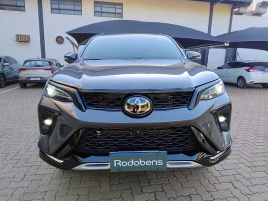 TOYOTA-HILUX SW4-2024