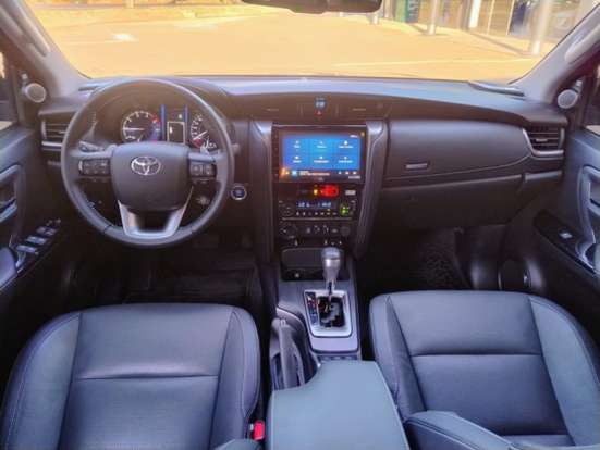 TOYOTA-HILUX SW4-2024