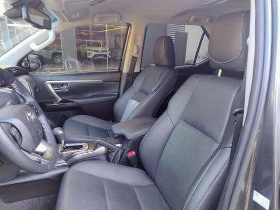 TOYOTA-HILUX SW4-2.8 D-4D TURBO DIESEL SRX PLATINUM 7L 4X4 AUTOMÁTICO TOYOTA-HILUX SW4-2024