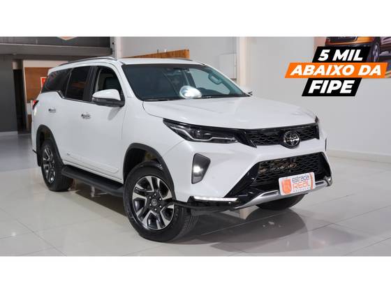 TOYOTA HILUX SW4 2.8 D-4D TURBO DIESEL SRX PLATINUM 7L 4X4 AUTOMÁTICO