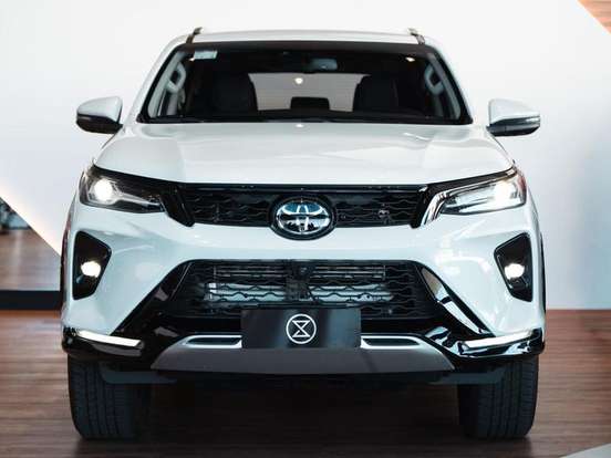 TOYOTA-HILUX SW4-2024