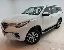 TOYOTA HILUX SW4 2.8 SRX 4X4 7 LUGARES 16V TURBO INTERCOOLER DIESEL 4P AUTOMÁTICO TOYOTA HILUX SW4 2.8 SRX 4X4 7 LUGARES 16V TURBO INTERCOOLER DIESEL 4P AUTOMÁTICO