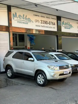 TOYOTA HILUX SW4 3.0 SRV 4X4 7 LUGARES 16V TURBO INTERCOOLER DIESEL 4P AUTOMÁTICO