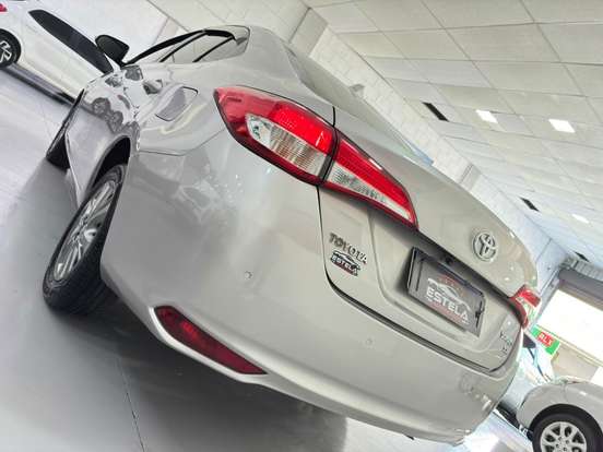 TOYOTA-YARIS-2019