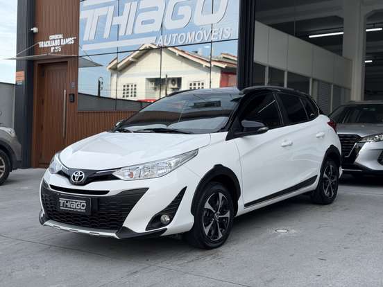 TOYOTA-YARIS-2021