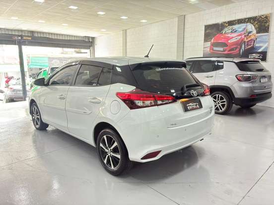 TOYOTA-YARIS-2021