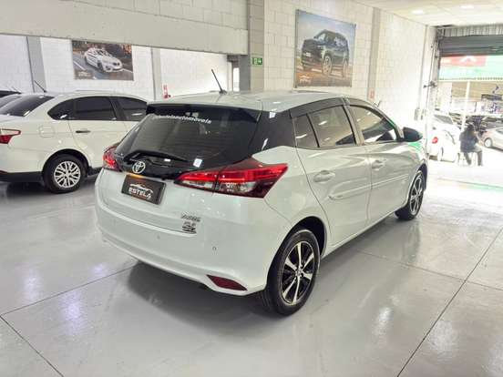 TOYOTA-YARIS-2021