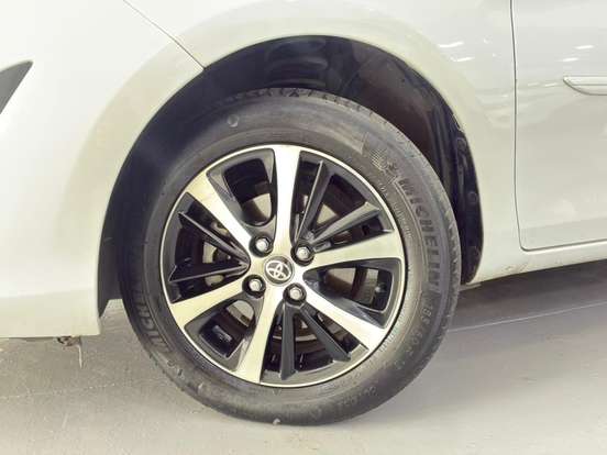 TOYOTA-YARIS-2021