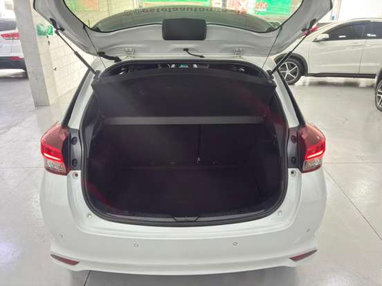 TOYOTA-YARIS-2021