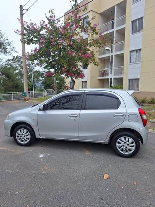 TOYOTA ETIOS 1.3 XS 16V FLEX 4P MANUAL