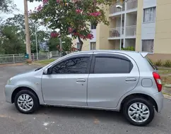 TOYOTA ETIOS 1.3 XS 16V FLEX 4P MANUAL TOYOTA ETIOS 1.3 XS 16V FLEX 4P MANUAL