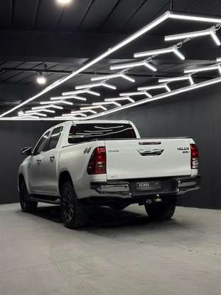 TOYOTA-HILUX-2021