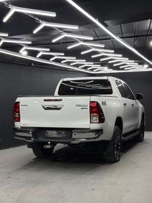 TOYOTA-HILUX-2021