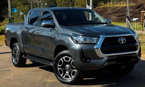 TOYOTA HILUX 2.8 D-4D TURBO DIESEL CD SRV 4X4 AUTOMÁTICO