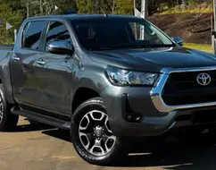 TOYOTA HILUX 2.8 D-4D TURBO DIESEL CD SRV 4X4 AUTOMÁTICO TOYOTA HILUX 2.8 D-4D TURBO DIESEL CD SRV 4X4 AUTOMÁTICO